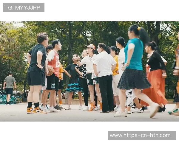 广场舞与篮球场的激情碰撞抢夺青春活力的舞动时刻 广场舞与篮球场的激情碰撞抢夺青春活力的舞动时刻